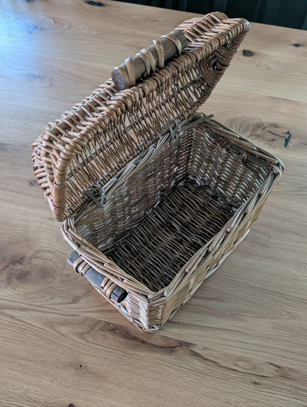 Wicker Small Chest with Wooden Handles